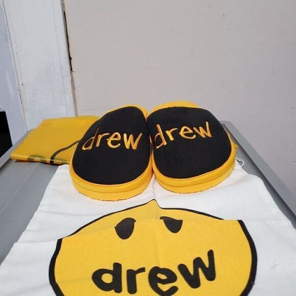 Drew House x Justin Bieber Mascot Slippers Yellow/Black S/M Sz 5 To 8 Mens NWT - Picture 2 of 11